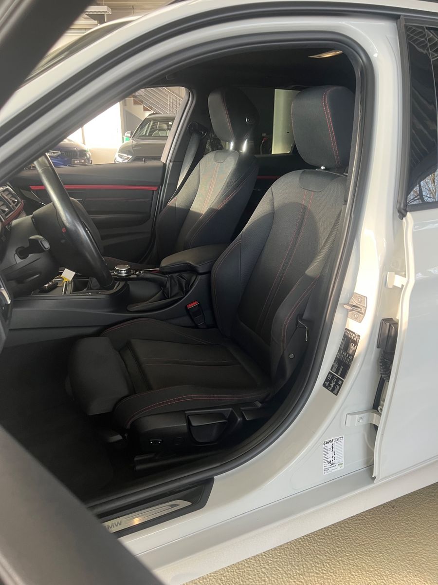 Fahrzeugabbildung BMW 320 i Touring xDrive Sport Line *NAVI PROF*LED*