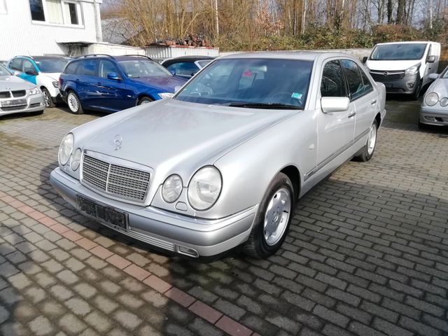 Mercedes-Benz E 230, Elegance, Klimaaut.2- H,Scheckheft,Xenon