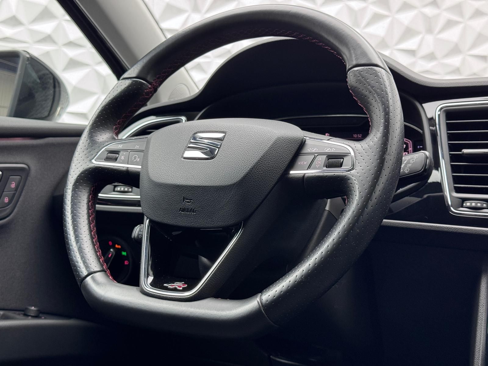 Fahrzeugabbildung SEAT 2.0 TSI FR-LINE/ACC/BEATS/PANO/AMBIENT/R-CAM/AHK