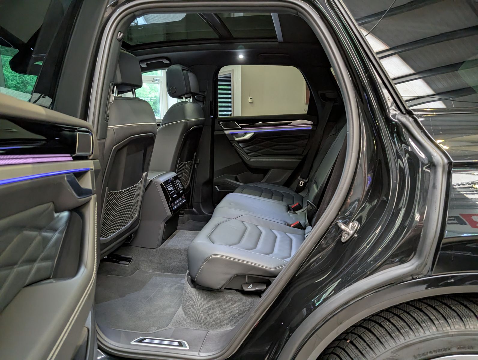 Fahrzeugabbildung Volkswagen Touareg 3.0 TDI 4M R-Line Komfort-Paket UPE 111T