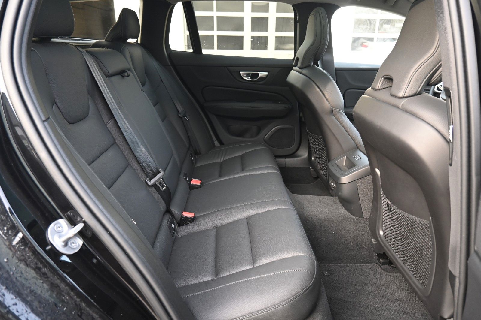 Fahrzeugabbildung Volvo V60 B4 DKG Plus Dark*FSHZG*H&K*360°*ACC*AHK