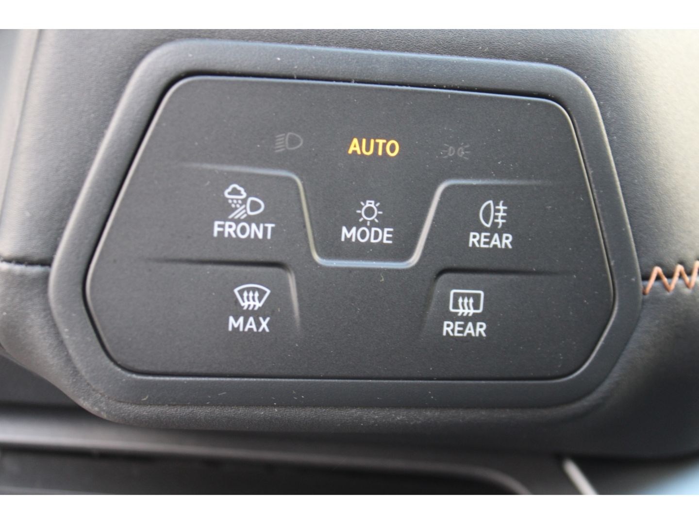 Fahrzeugabbildung CUPRA Born 170 kW LED GRA RFK Navi PDC vo+hi GJR SHZg
