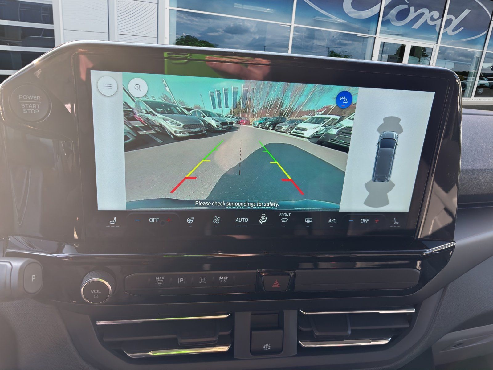 Fahrzeugabbildung Ford Tourneo Custom 2.0 Ecoblue 320 L1 Tourneo Titani