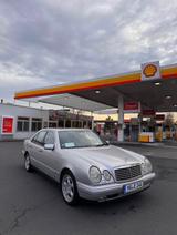Mercedes-Benz E 240 AVANTGARDE Avantgarde - graue Mercedes-Benz E 240