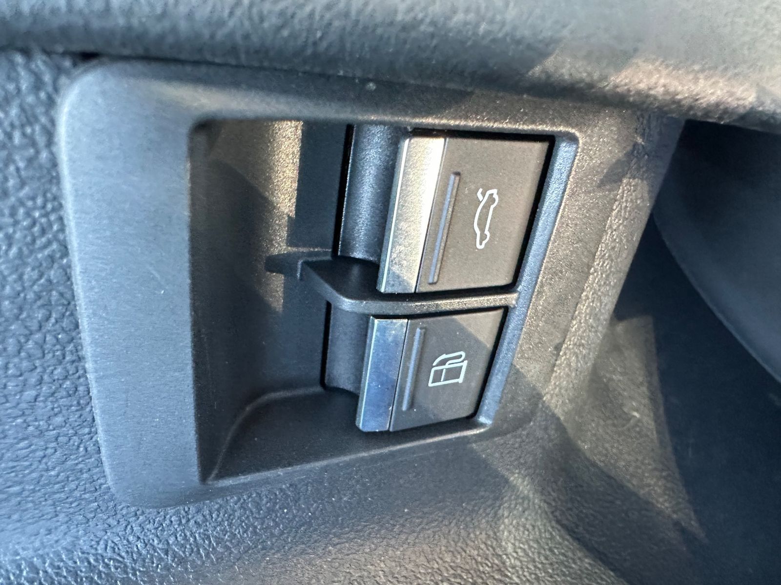 Fahrzeugabbildung Audi A6 Avant 50 TFSIe Qu S-Line Black NAV+LED+19ZOLL