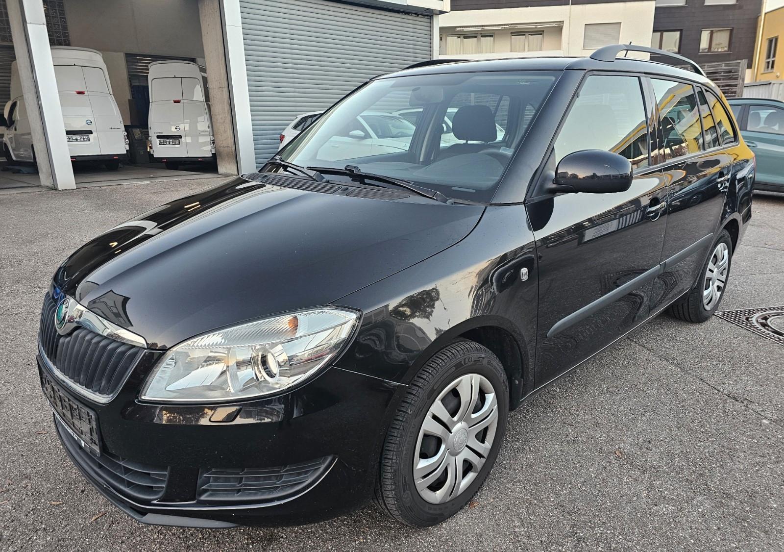 Skoda Fabia 2012 — rear view