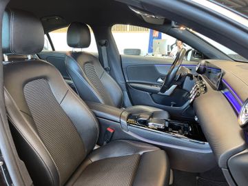 Mercedes-Benz CLA 180 *NAVI*LANE-ASSIST*KAMERA*NAVI*PDC*SZHZ*