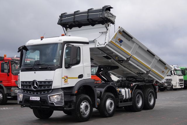 Mercedes-Benz AROCS 3243 / 8x4 / WYWROTKA + HYDROBURTA / BORD