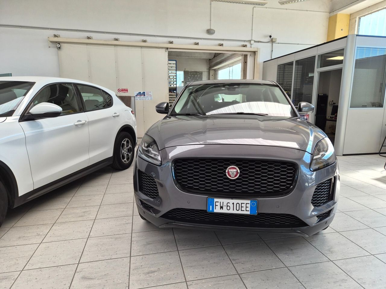 Jaguar E-Pace 2.0D 150 CV AWD R-Dynamic imagem 3
