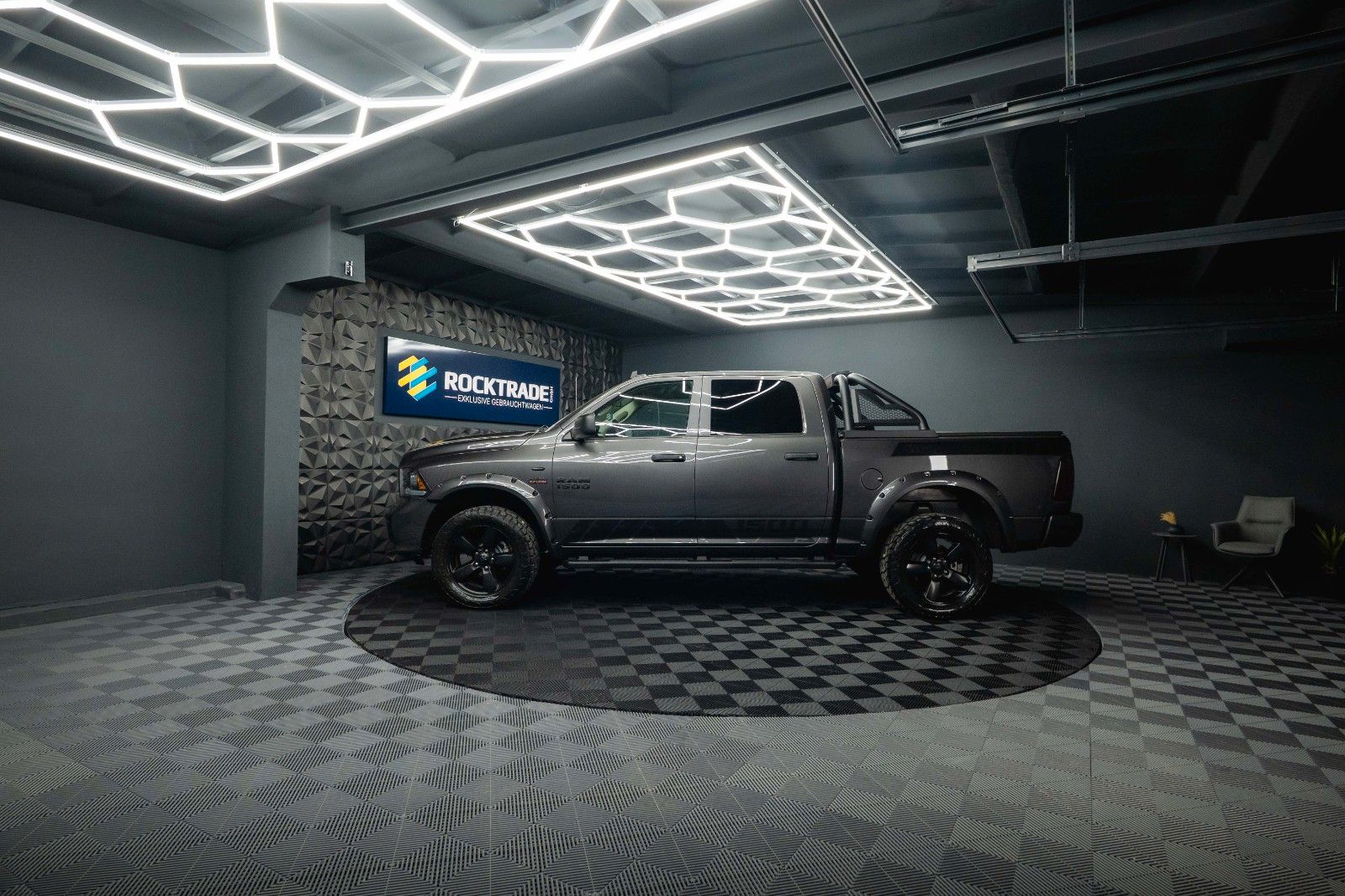 Fahrzeugabbildung Dodge RAM 5.7 V8 HEMI 4x4 OFFROAD Night-Paket *LED*AHK