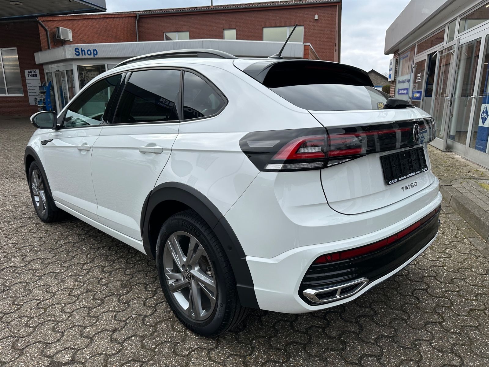 Fahrzeugabbildung Volkswagen Taigo 1.0 TSI R-Line DSG AHK/ACC/LED/17"