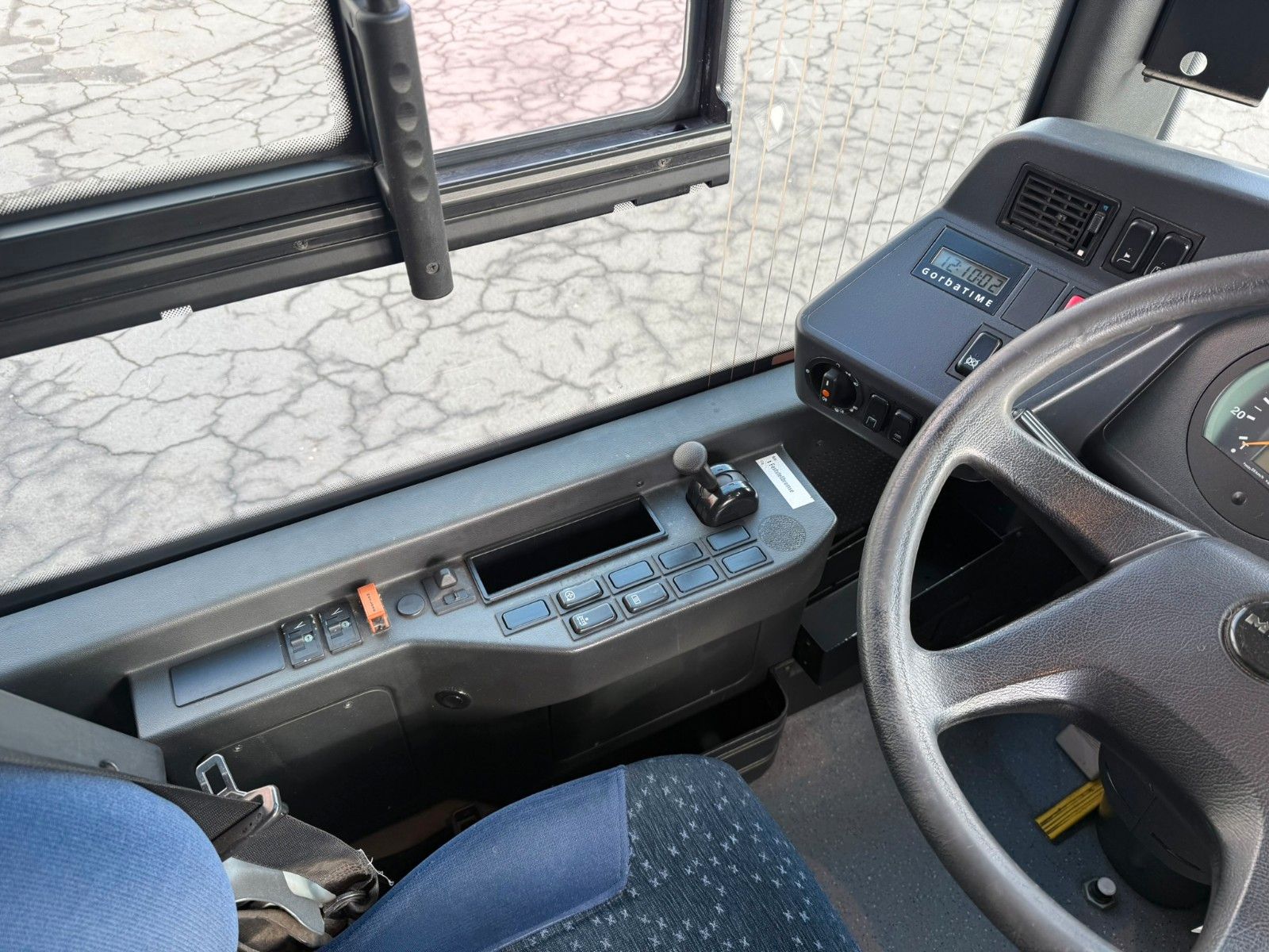 MAN  2015 - Image 18 of 33