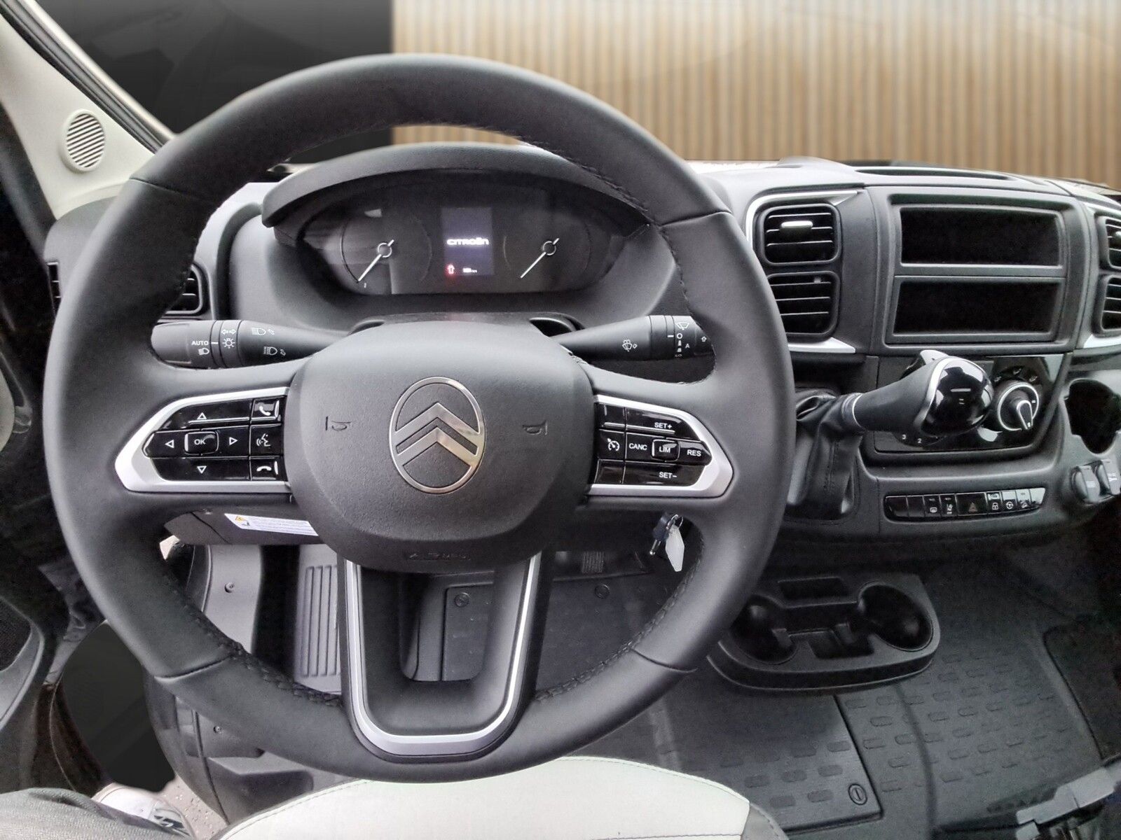 Fahrzeugabbildung Sunlight Adventure T 68C Automatik, Dörr Edition, TV