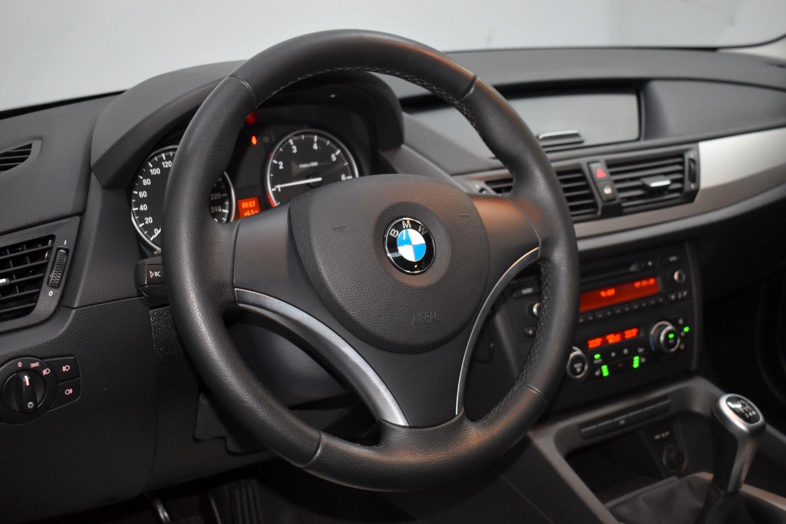 Fahrzeugabbildung BMW X1 18 i sDrive, Panorama-SD,PDC,Shzg.