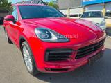 Porsche Cayenne E-Hybrid Panorama Luftfederung 20tkm Rot - Porsche Cayenne: Rot