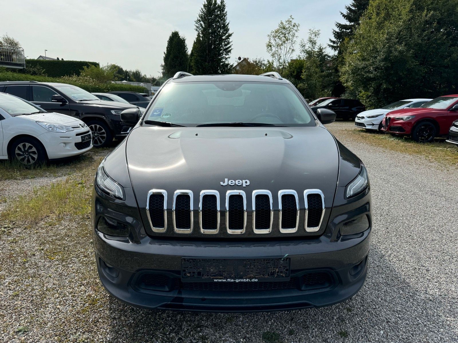 Fahrzeugabbildung Jeep JEEP CHEROKEE LONGITUDE 2.0L 4WD EXPORT GEWERBE
