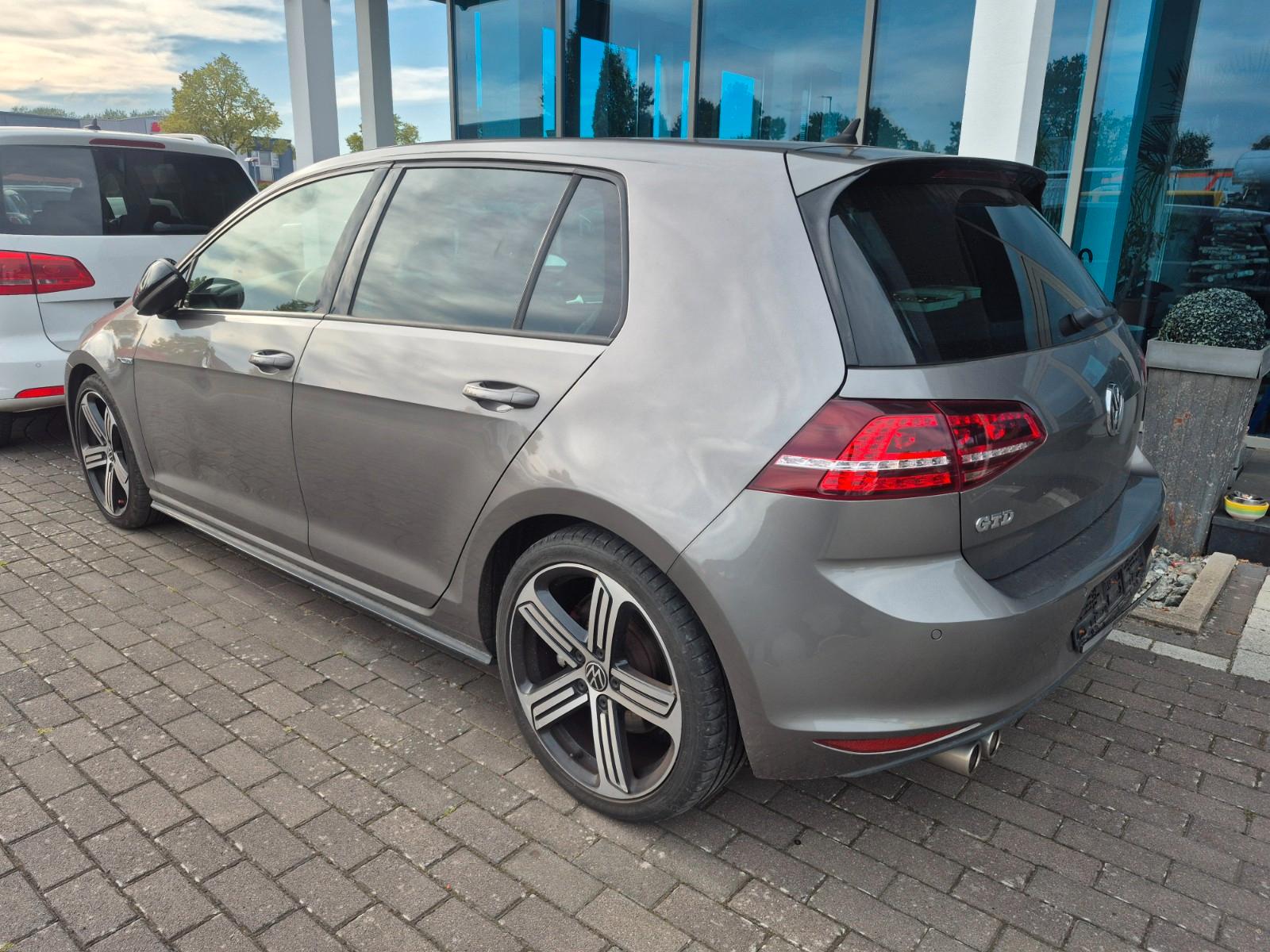 Volkswagen Golf VII Lim. GTD BMT Automatik Pano Navi