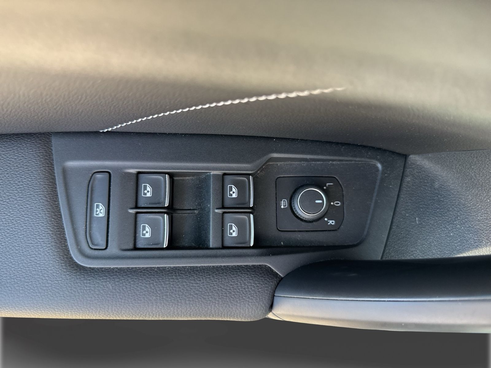 Tiguan 1.5 TSI R-Line, ACC, RearView, App, LED D