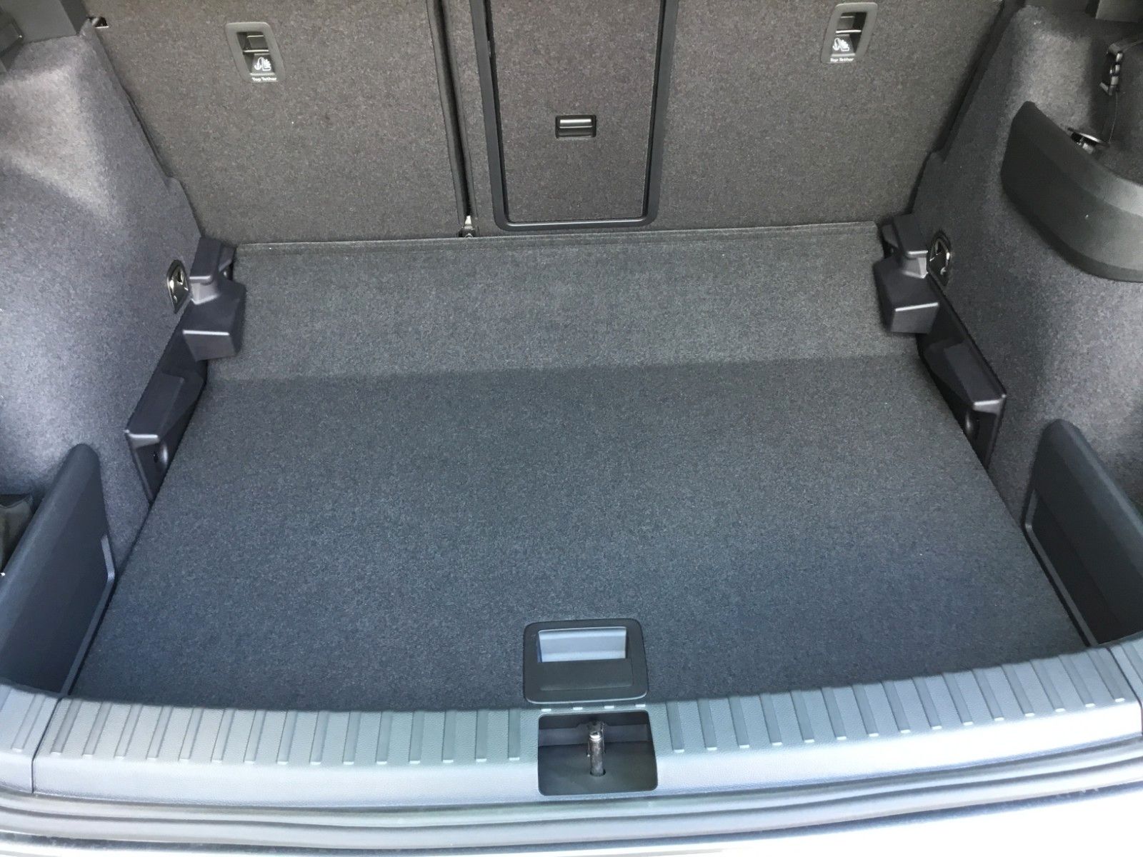 Fahrzeugabbildung SKODA Karoq 2.0l TSI DSG 4x4 Sportline+AHK+Matrix+Pano