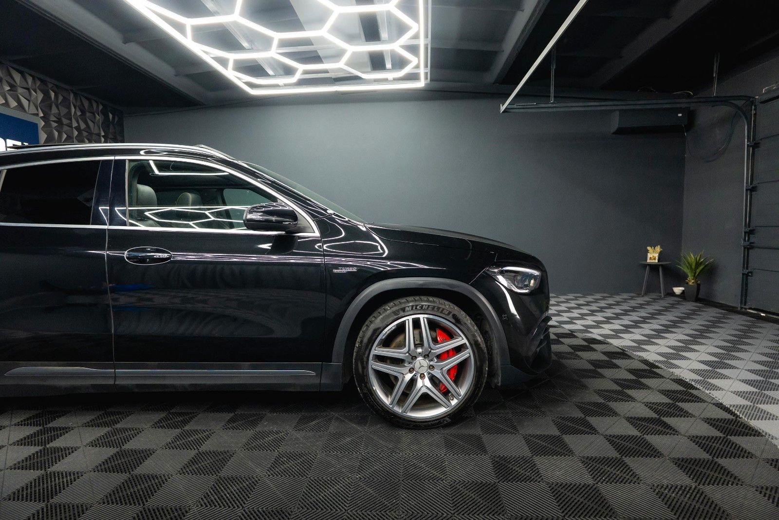 Fahrzeugabbildung Mercedes-Benz GLA 45 S AMG 4Matic | ACC | PANO | BURMESTER