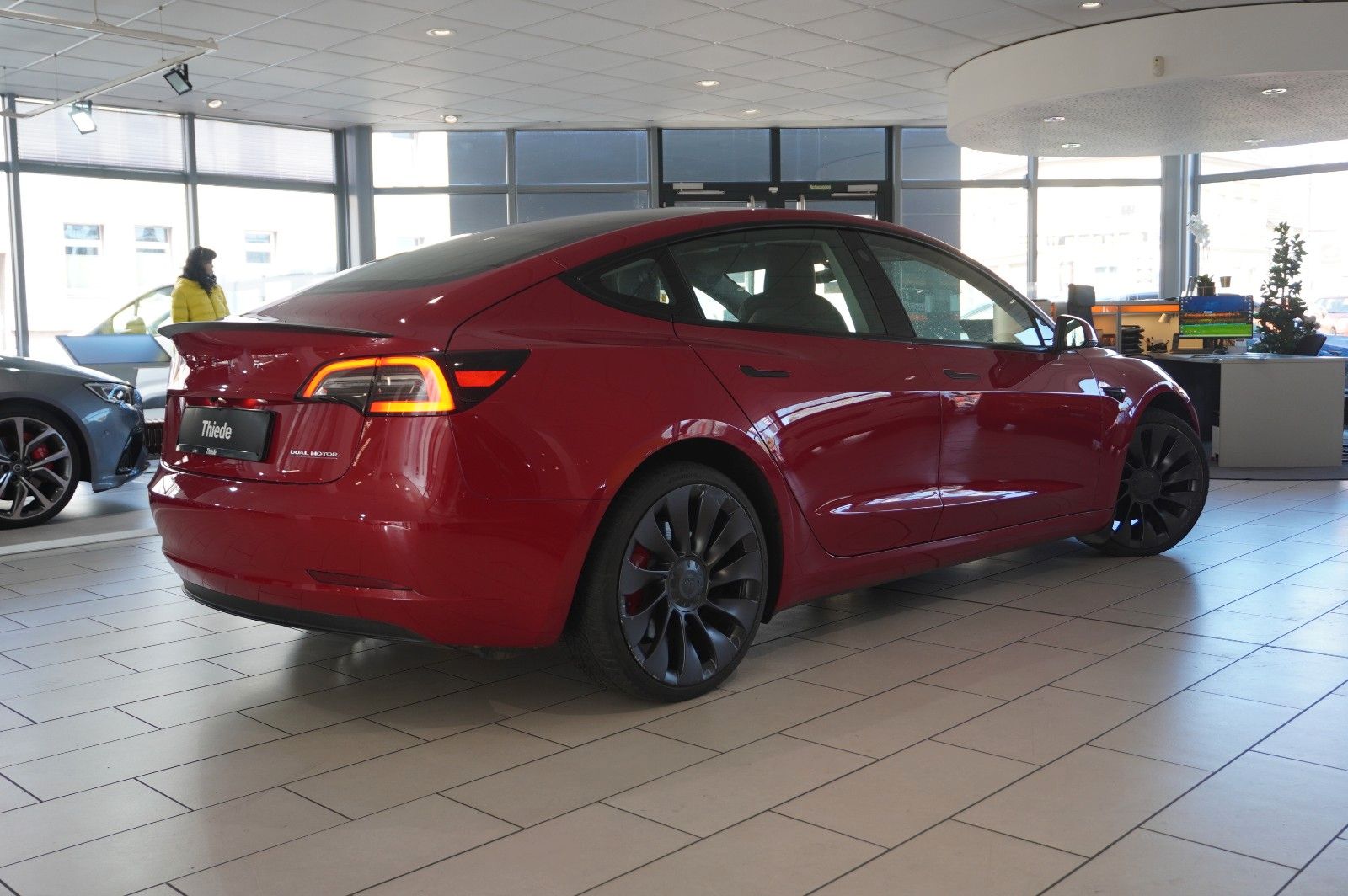 Fahrzeugabbildung Tesla Model 3 PERFORMANCE DUAL-MOTOR NAVI/LED/SH/AMD