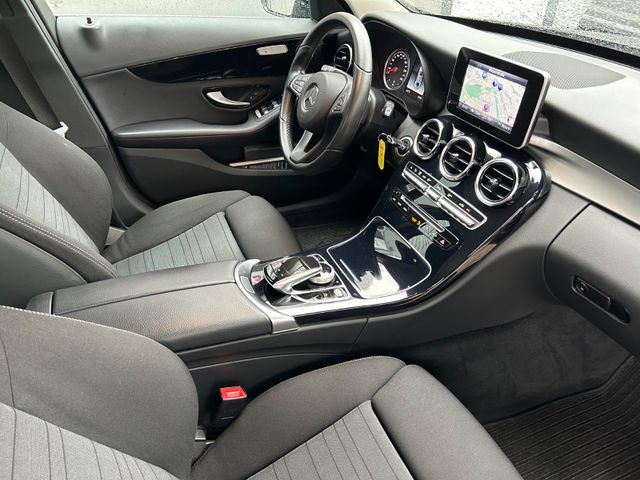 Fahrzeugabbildung Mercedes-Benz C 180 Automatik+Navi+SHZ+Allw.LM+BT+PDC+1.Hand