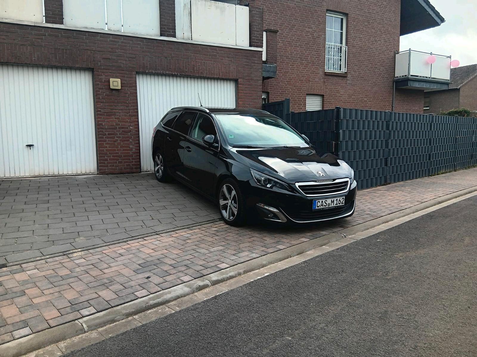 Peugeot 308 2015 — rear view