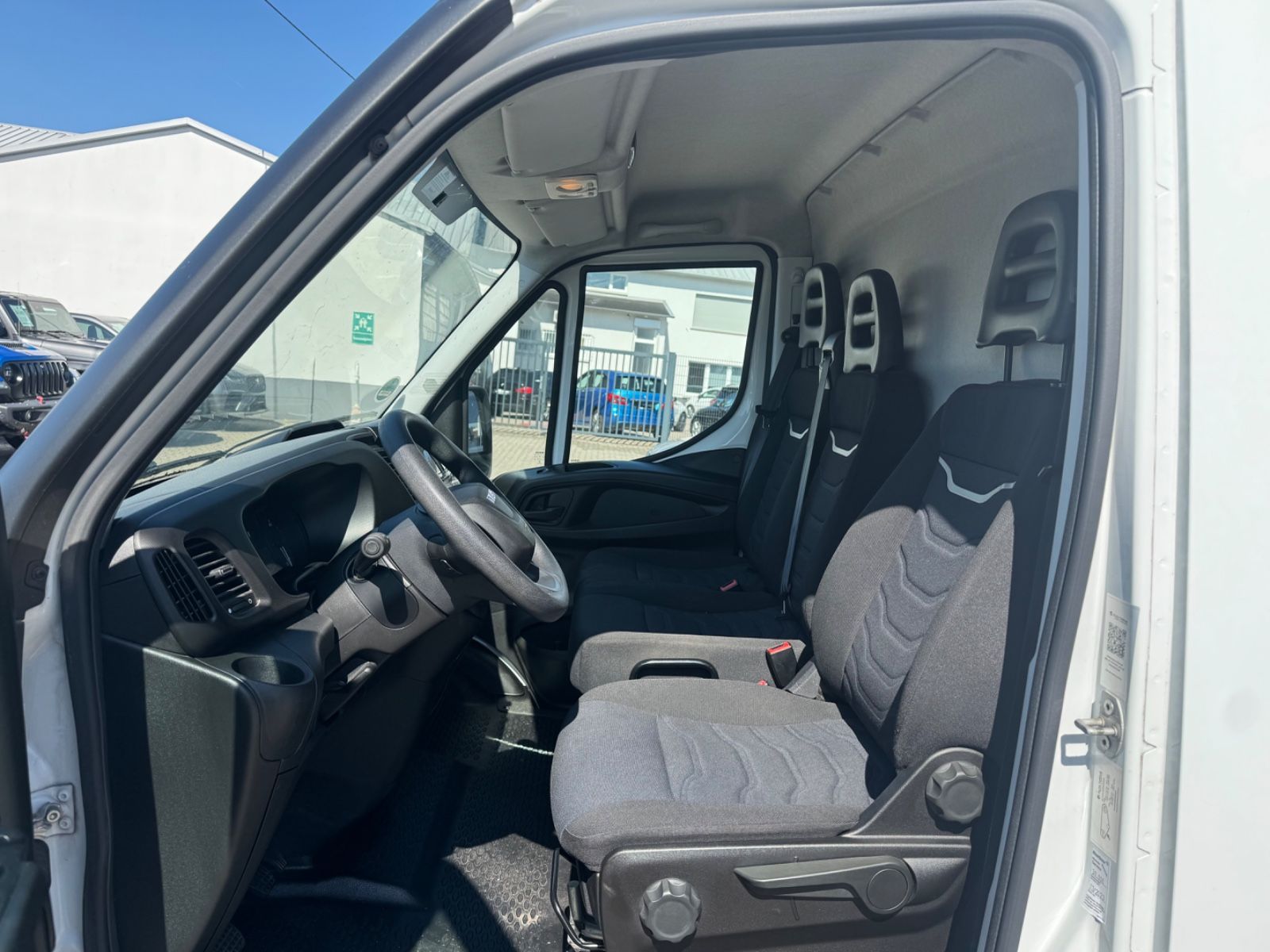 Fahrzeugabbildung Iveco Daily Kasten HKa 35 S ... V Radstand 3520 L/3-SI