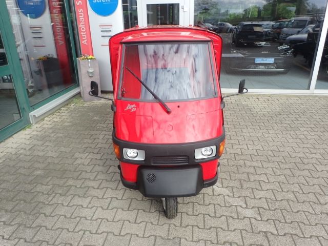 Fahrzeugabbildung Piaggio Ape 50 Kasten rot, 25kmh Version Lieferung in ga