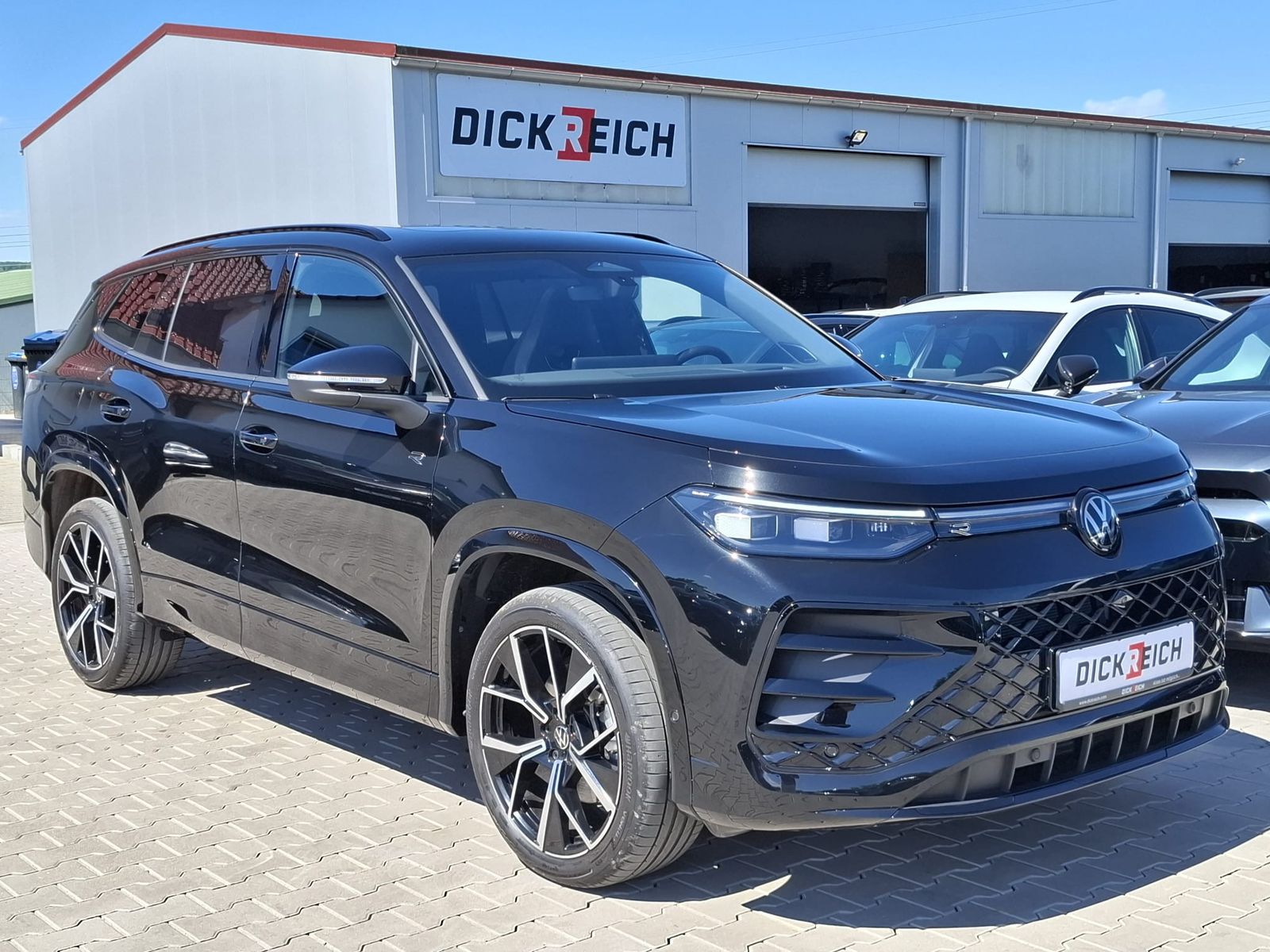 Fahrzeugabbildung Volkswagen Tayron 2.0 TDI 4M R-Line BLACK*7Si*MATRIX*PANO