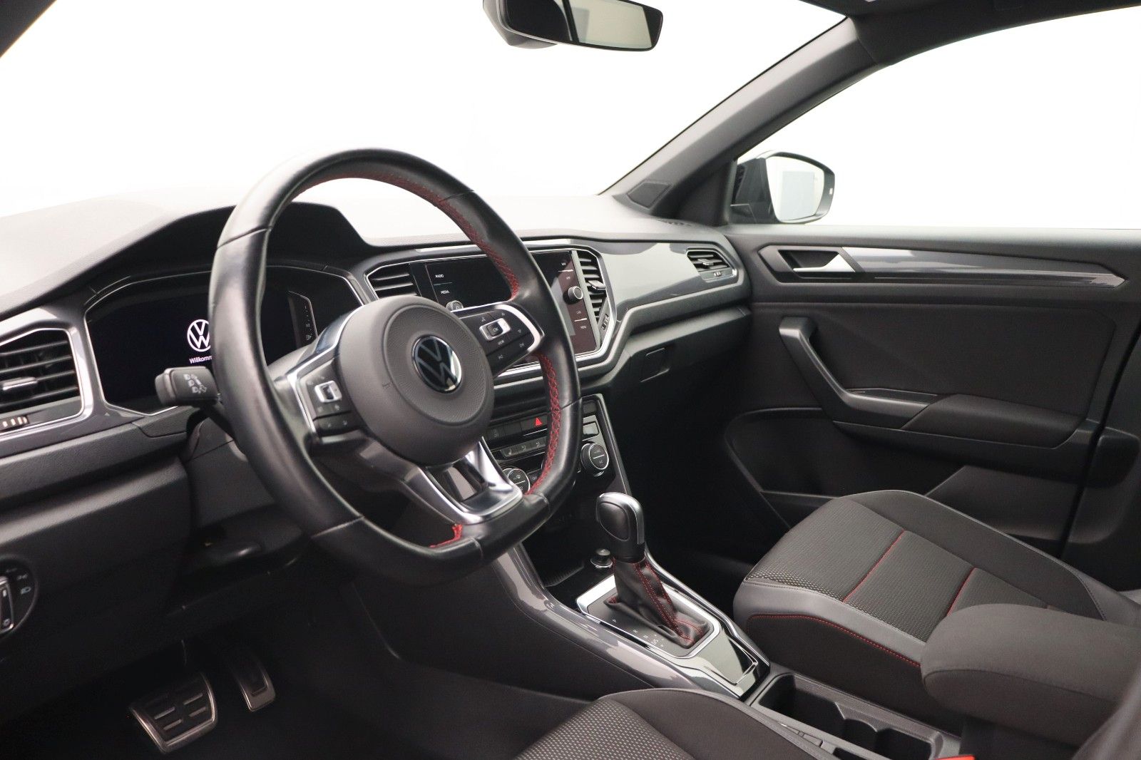 Fahrzeugabbildung Volkswagen T-Roc Sport  ACC Navi DSG LED