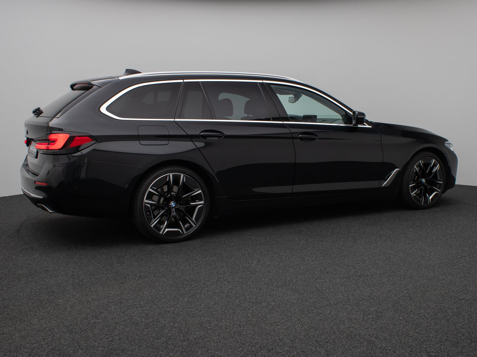 Fahrzeugabbildung BMW 520d xD LuxuryLine Panorama Laser TV HUD DAB H/K