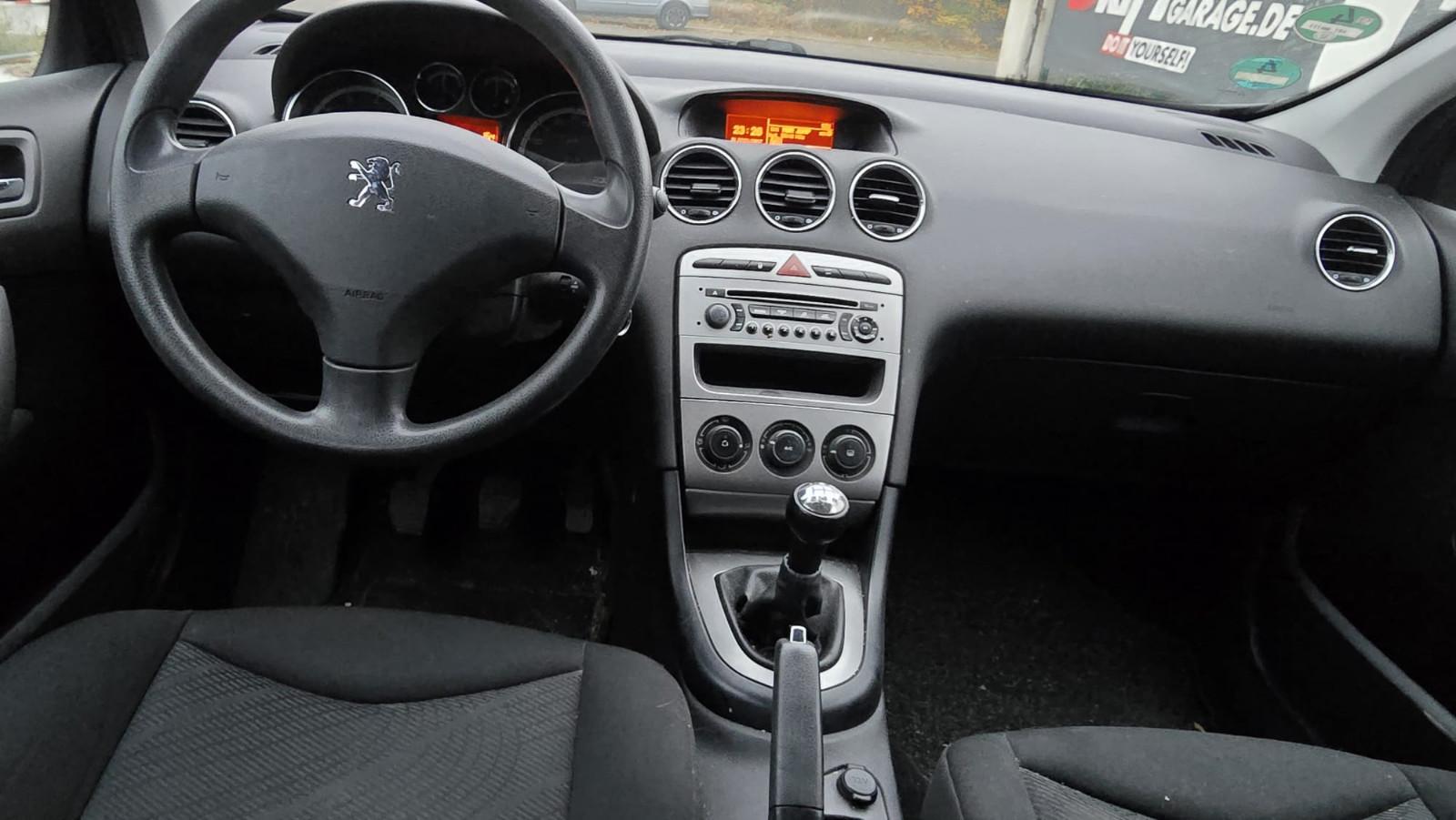 Peugeot 308 2011 — photo 7