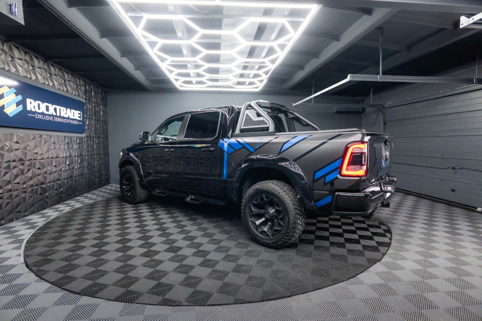 Fahrzeugabbildung Dodge RAM 5.7 V8 HEMI 4x4 OFFROAD Night Unfallfrei LED