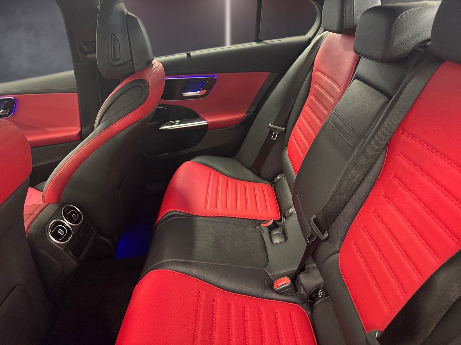 Fahrzeugabbildung Mercedes-Benz C 300 e AMG*Digital Light*Distronic*Soundsystem*