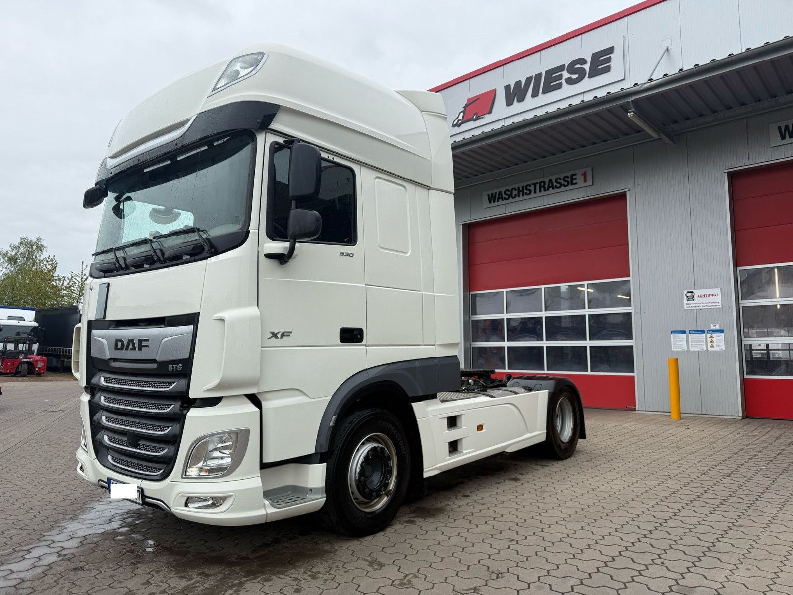 Fahrzeugabbildung DAF XF 530 FT mit Hydraulik sehr gepflegt