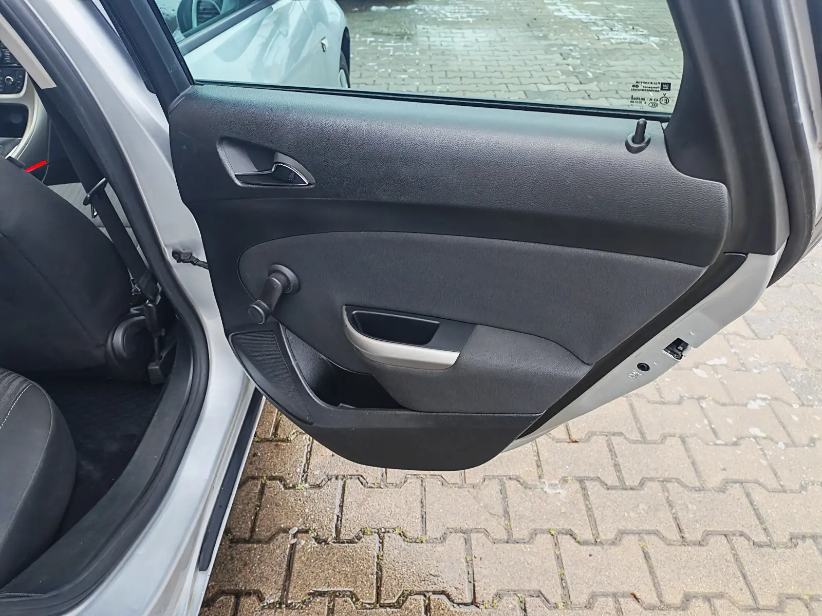 Opel Astra 2011 — photo 20