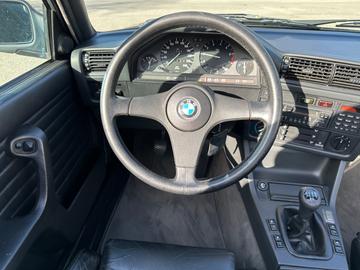 صورة 8 لـ 1989 BMW 330
