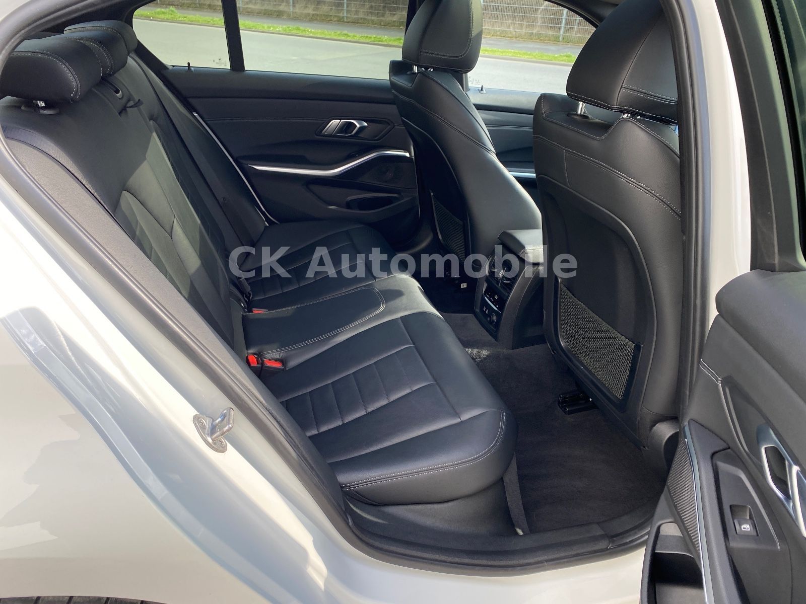 Fahrzeugabbildung BMW 320d Lim. M-Sport/Shadow-Line/Navi/Leder/LED/Kam