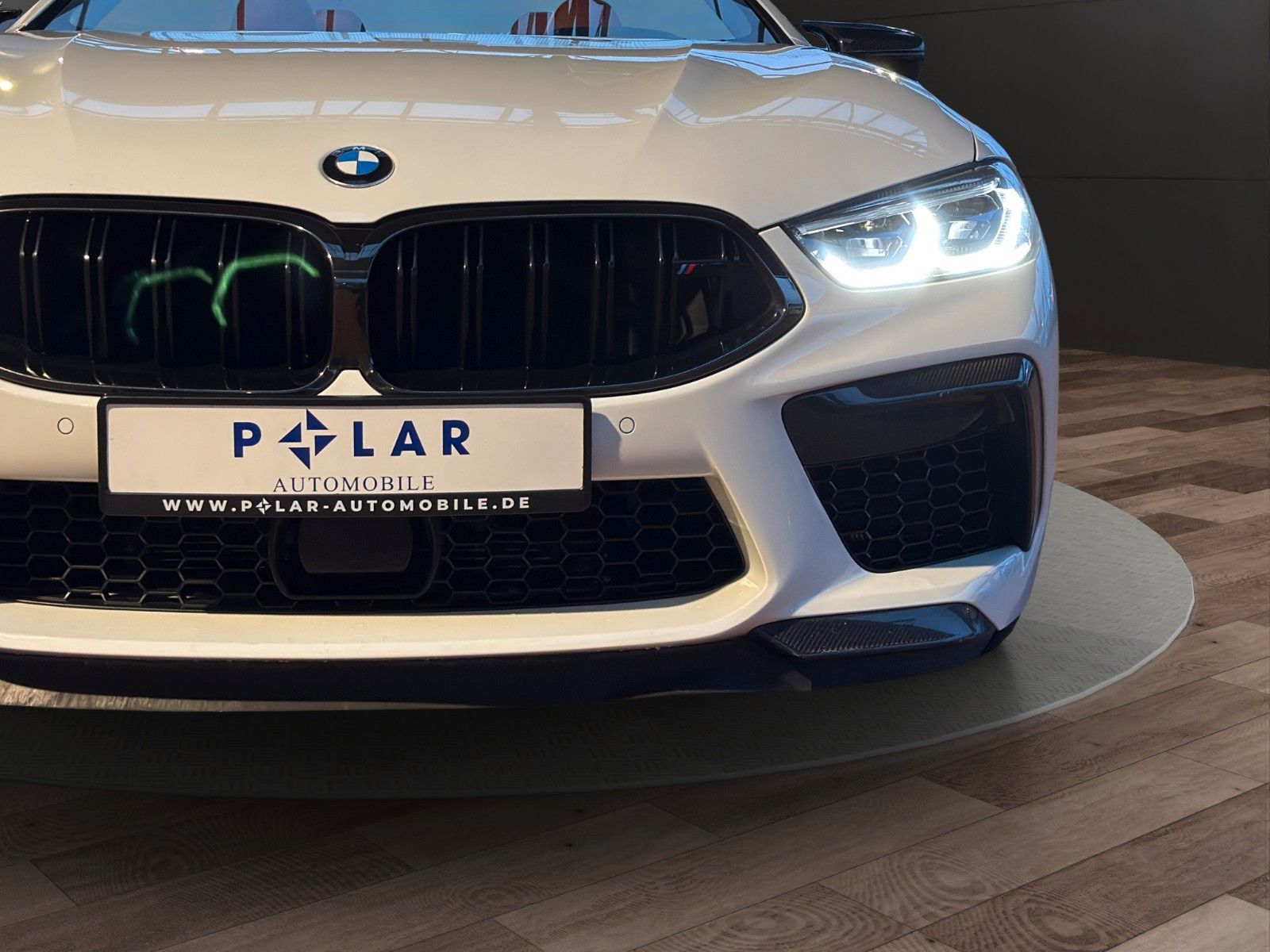 Fahrzeugabbildung BMW M8 Comp xDrive B&W/Keramik/SportAGA/Carbon/Laser