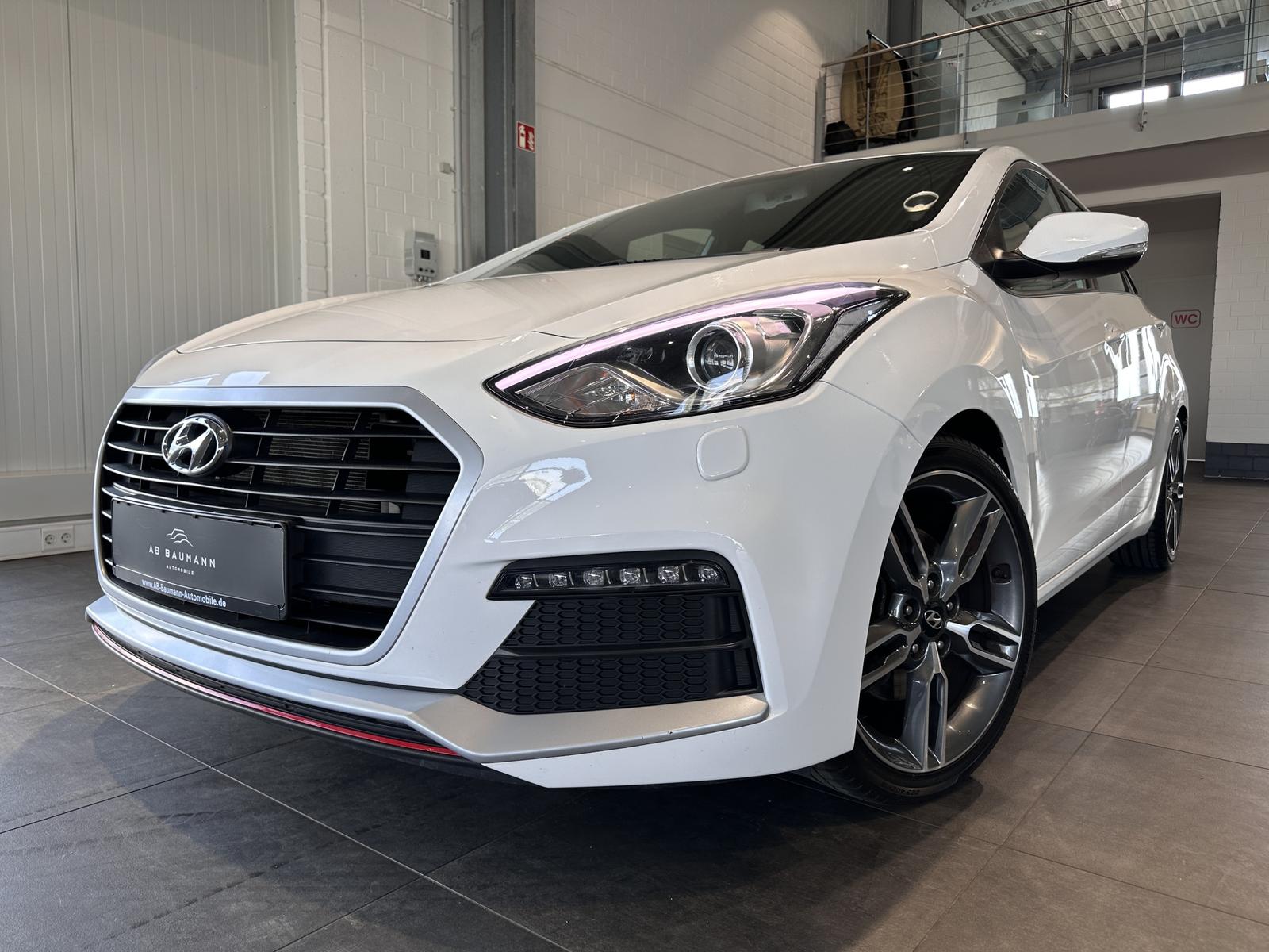 Hyundai i30 Turbo *1. HAND, NAVI, RFK, SCHECKHEFT*