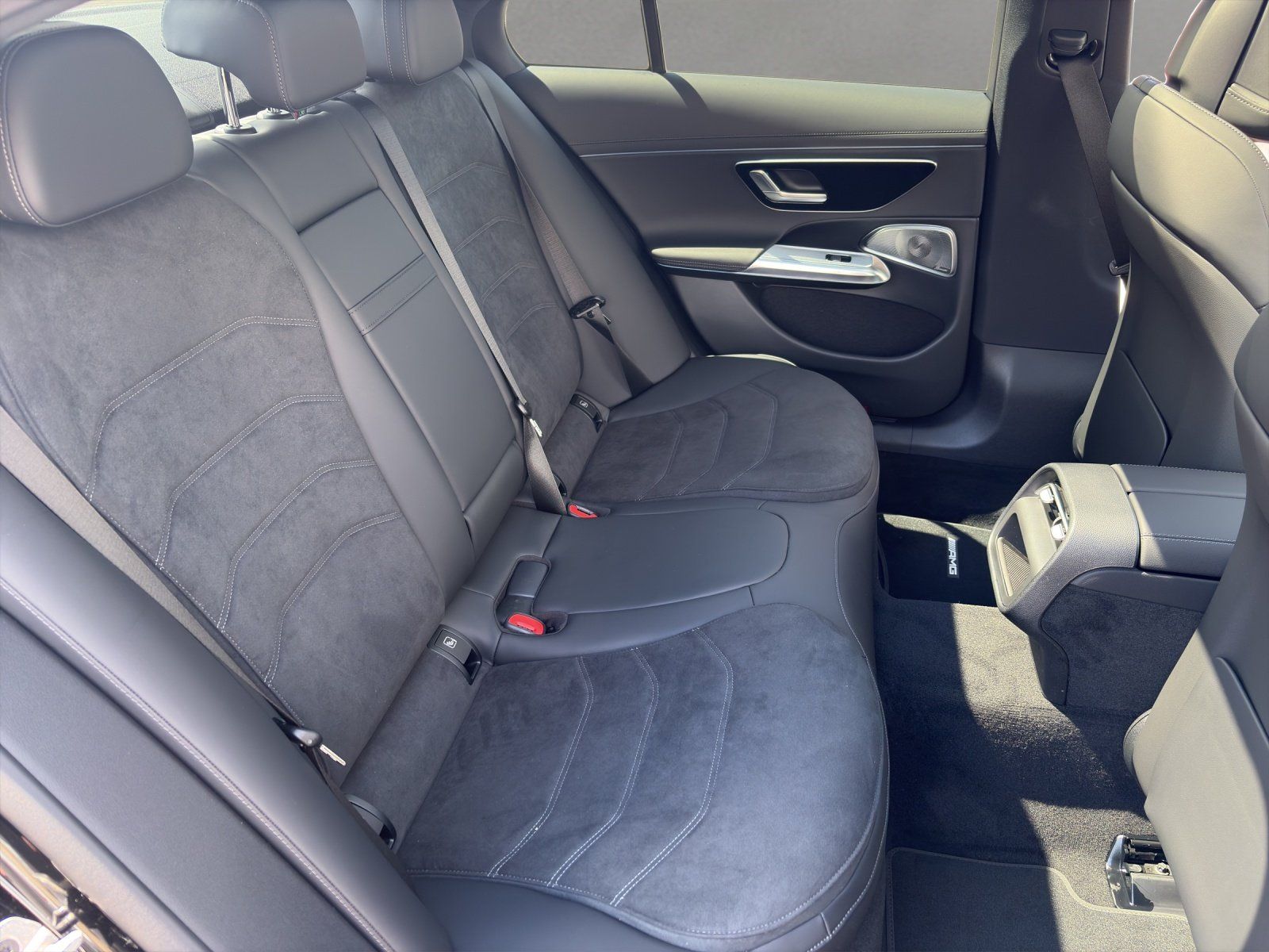 Fahrzeugabbildung Mercedes-Benz E 220 d 4M AMG 360° DISTRO PTS Burme DIGIT Pano