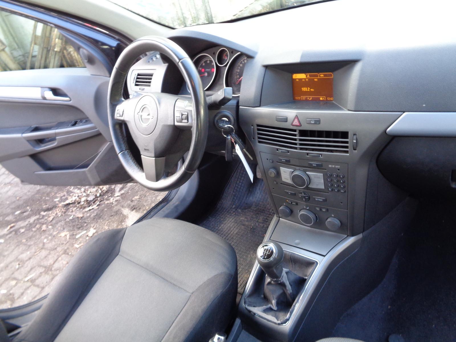 Opel Astra 2005 — photo 10