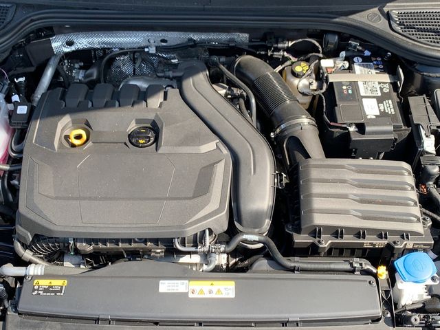 Golf VIII 1.5 eTSI Style PDC SHZ NAVI LED ACC