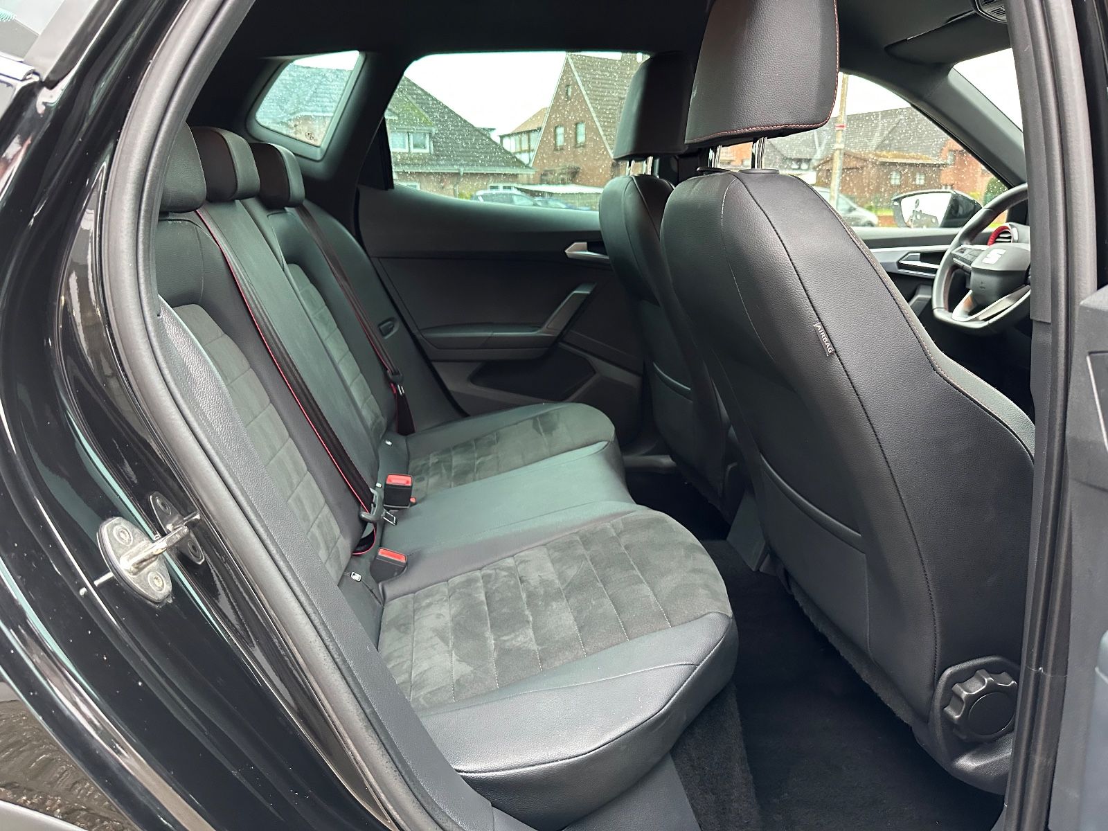 Fahrzeugabbildung SEAT Arona FR 1.5 TSI DSG Navi/LED/ACC/Dinamica