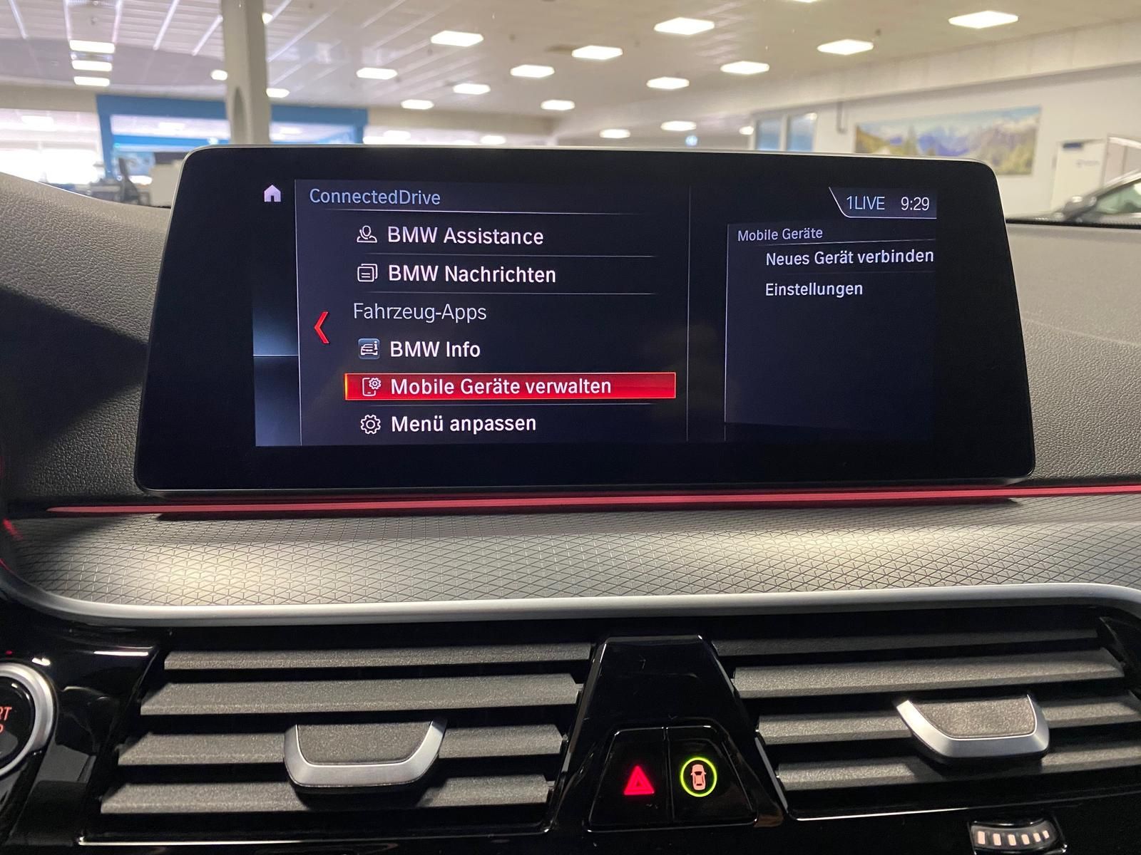 Fahrzeugabbildung BMW 530 3.0 24V 530 d xDrive M-Paket+Sport+LEDER+PDC