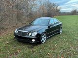 Mercedes-Benz Mercedes w211 E500 5.5 L V8 AMG-Paket Voll... - Mercedes-Benz E 500 in Hamburg
