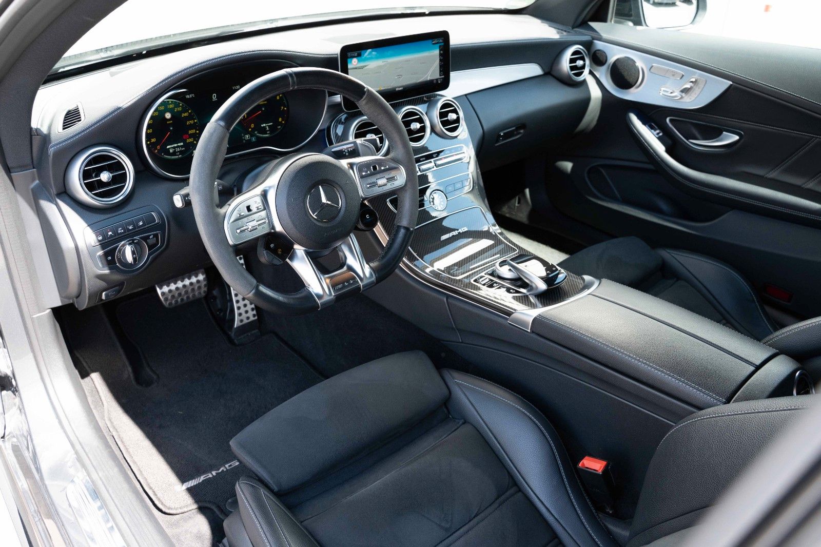 Fahrzeugabbildung Mercedes-Benz C 63 S AMG COUPE HUD 360° PERF. AGA CARBON PAKET