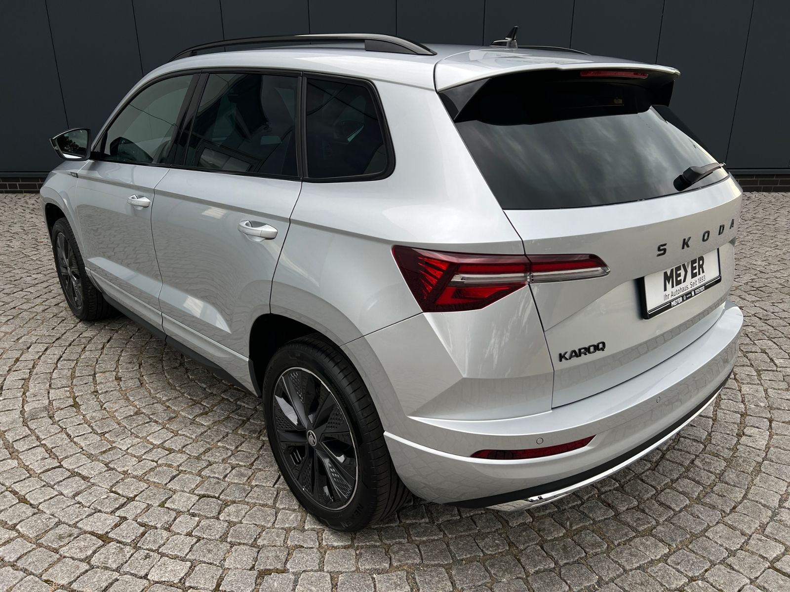 Fahrzeugabbildung SKODA Karoq Sportline 1.5 TSI DSG *Garantie, AHK, LED,