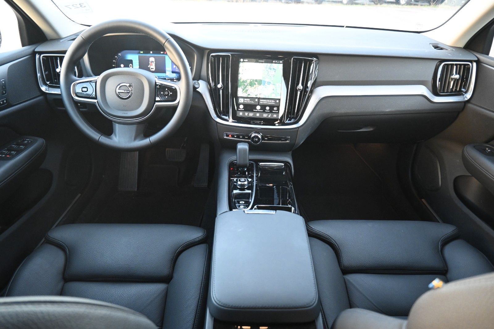 Fahrzeugabbildung Volvo V60 T6 Plus Dark AWD*AHK*LHZG*Leder*